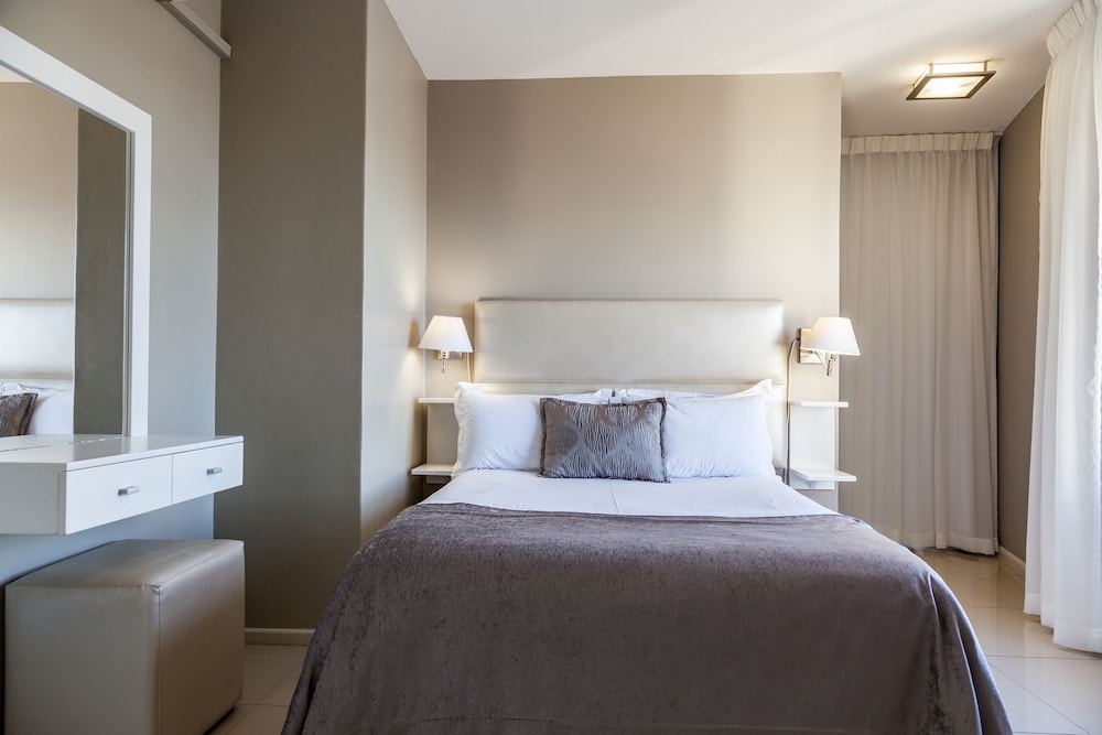 Luxury Suite, 1 Bedroom - Photo 2
