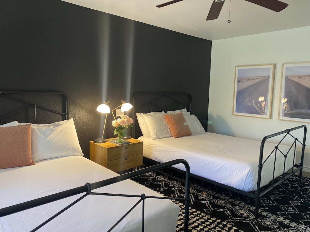 Deluxe Double Room, 2 Queen Beds photo 2