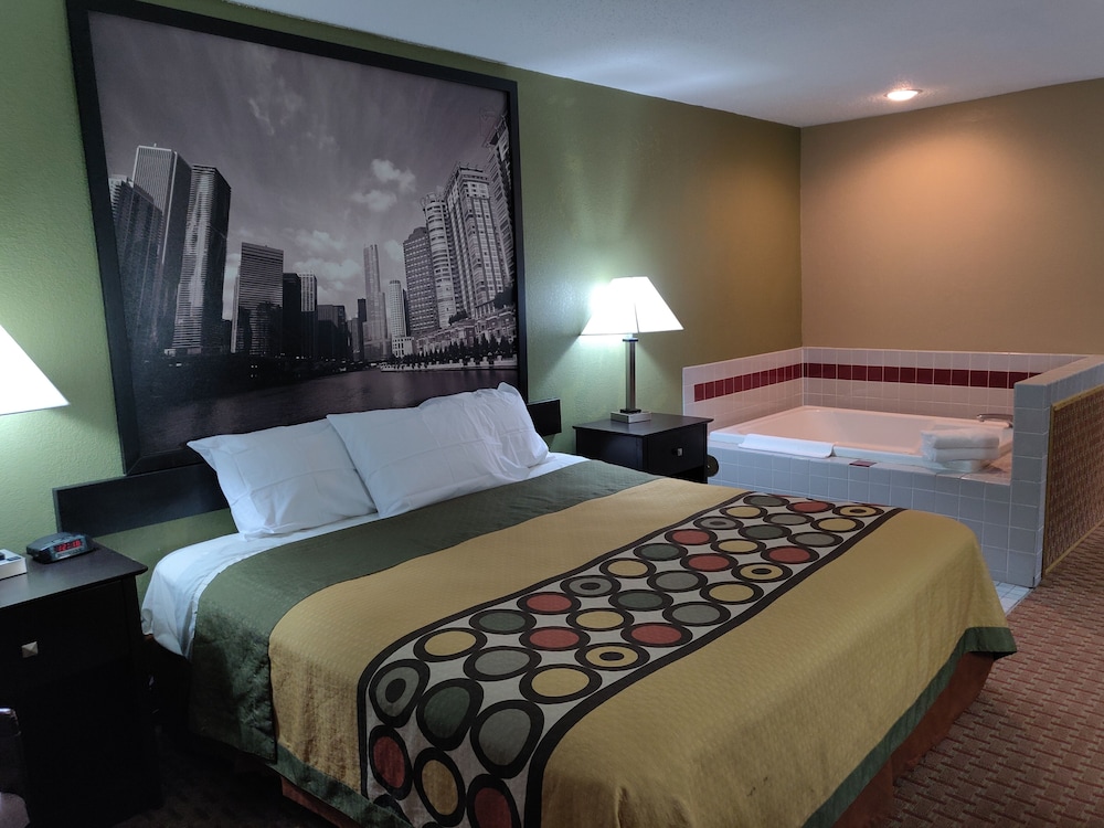 Suite, 1 King Bed - Photo 7