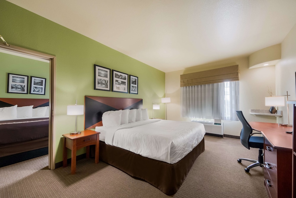 Suite, Multiple Beds, Accessible, Bathtub - Photo 1
