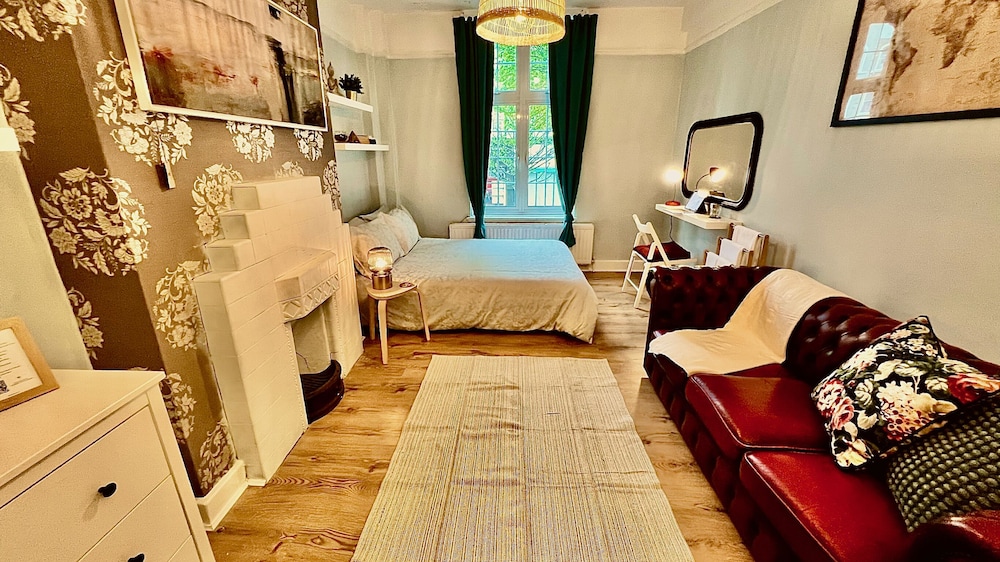Deluxe Room, 1 Double Bed, Non Smoking, Shared Bathroom (R5) photo 1