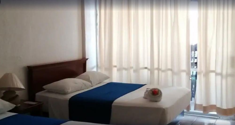Suite, 2 Double Beds - Photo 9