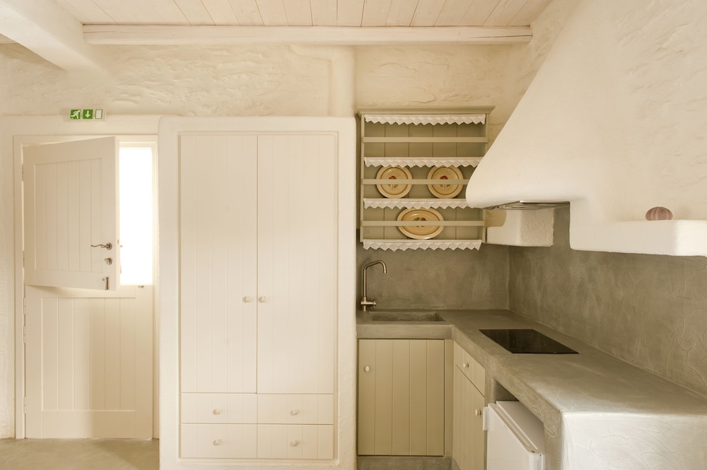 Traditional Quadruple Room - Photo 3