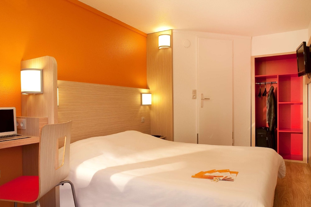 Standard Room, 3 Twin Beds photo 2