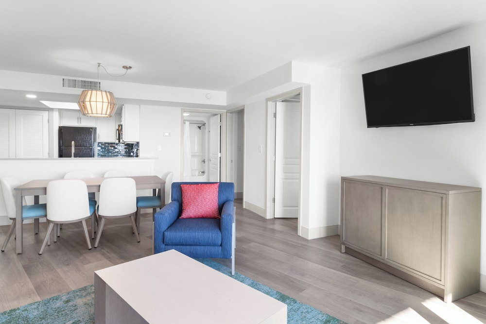 Mariner Oceanfront Deluxe Two Bedroom Condo - Photo 14