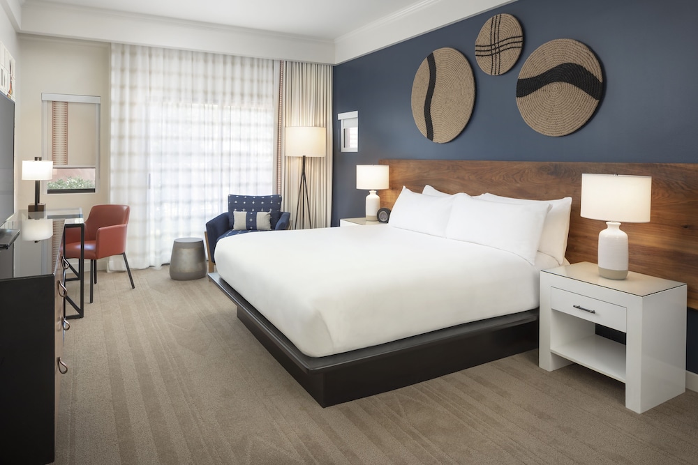 Room, 1 King Bed (Courtyard Red Rock View) - Photo 1