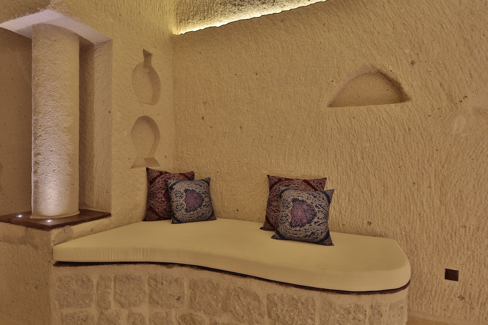 Honeymoon Suite (Cave) photo 3