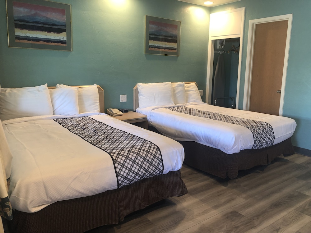 Room, 2 Double Beds photo 3