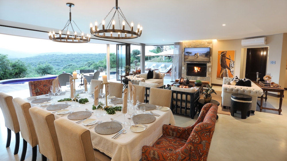Royal Villa, 4 Bedrooms (Deluxe Residence) photo 3