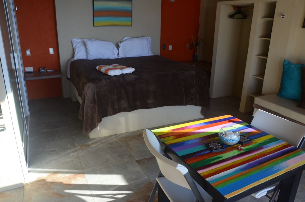 Comfort Suite, 1 King Bed, Ocean View, Oceanfront R2 photo 2