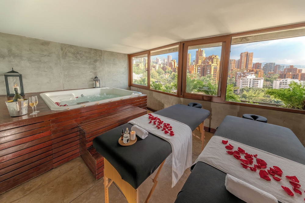Suite, 1 King Bed, Jetted Tub - Photo 7
