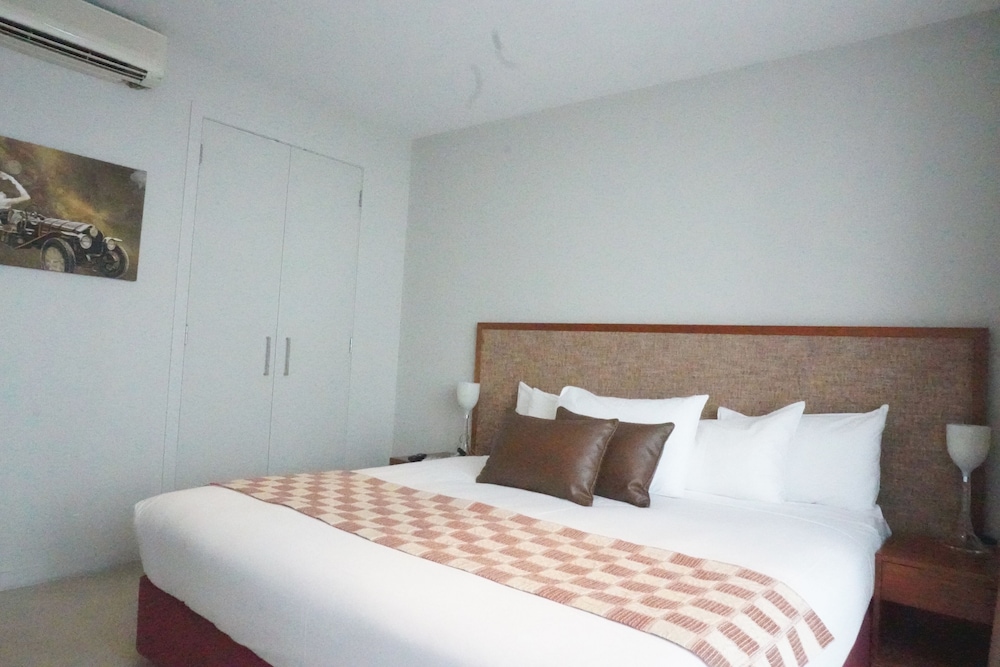 Deluxe Apartment, 1 Bedroom, Pool View photo 2