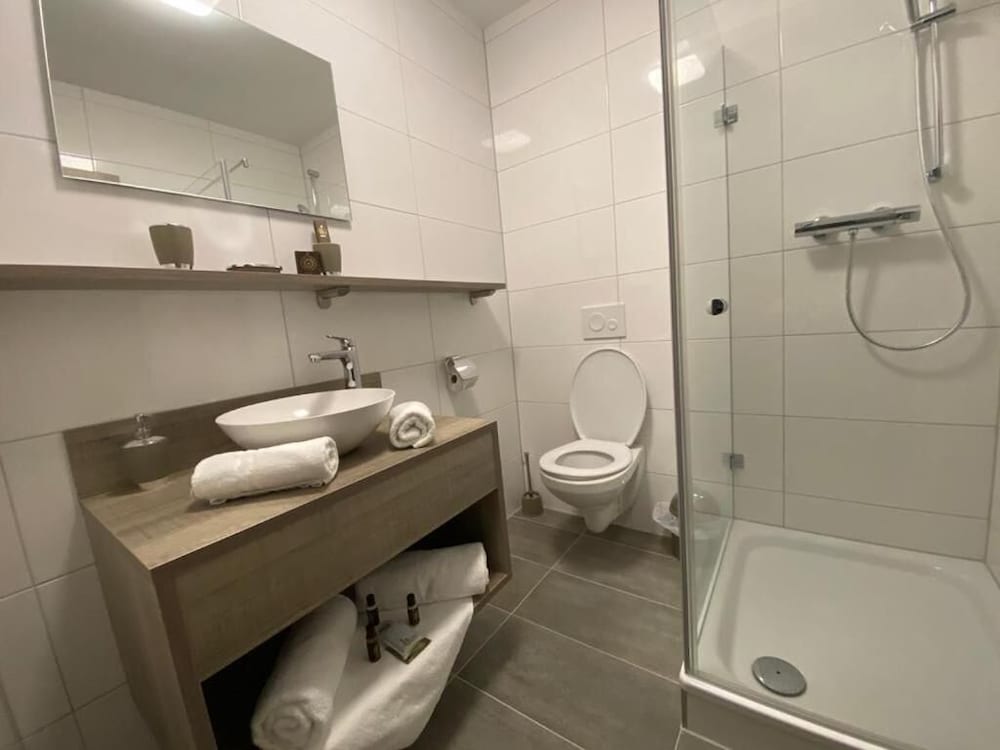 Deluxe Room - Photo 5