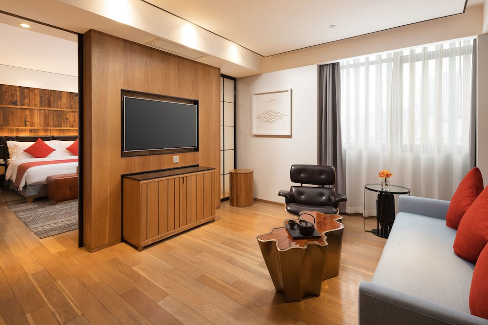 Executive Suite, Smoking