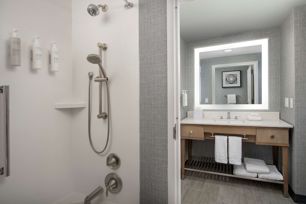 Suite, 1 King Bed, Accessible, Bathtub (Partial View) - Photo 9