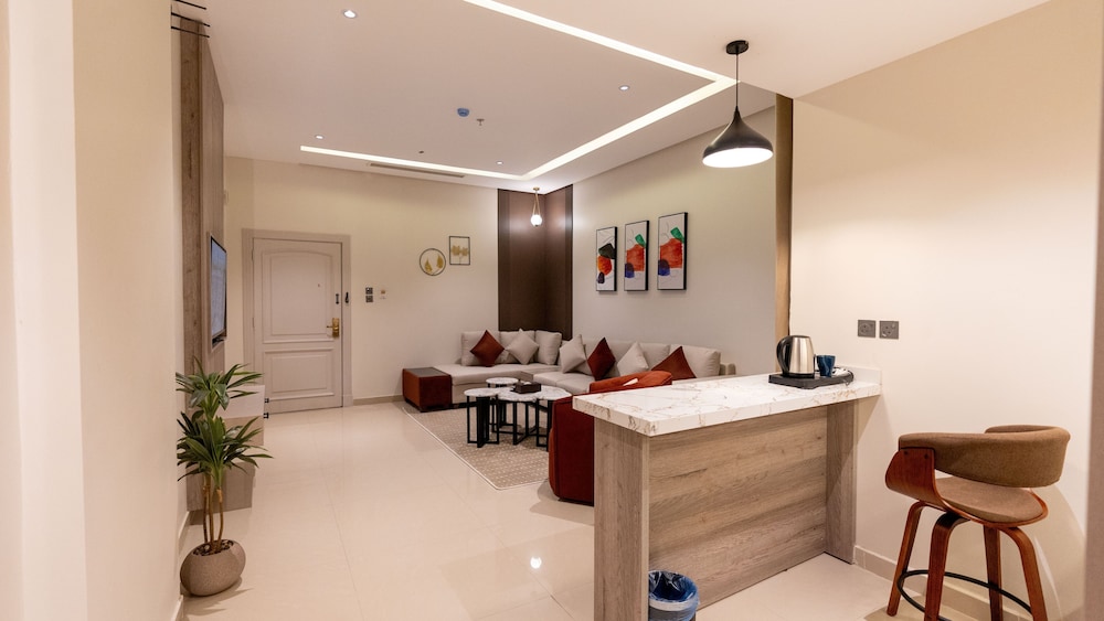 Deluxe Suite - Photo 6