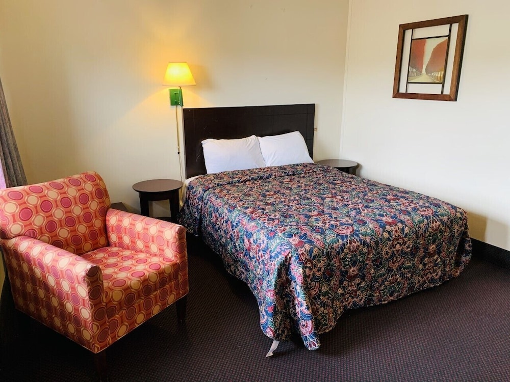 Single Room, 1 King Bed, Non Smoking - Photo 2