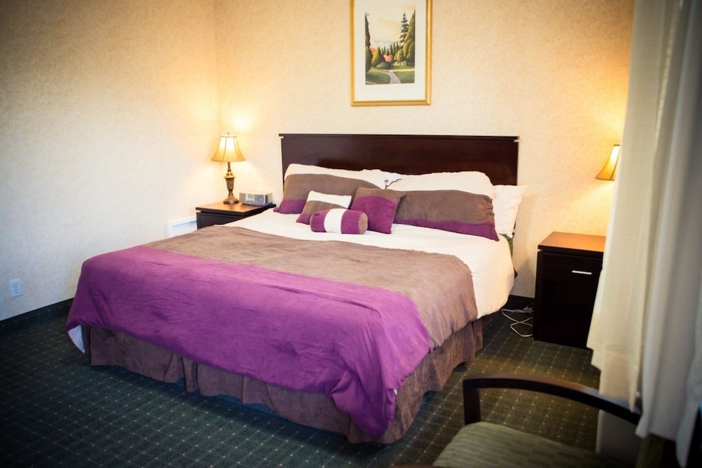 Deluxe Room, 1 Queen Bed photo 1