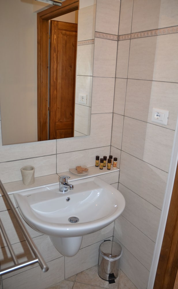 Double or Twin Room, 1 Bedroom, Non Smoking photo 3