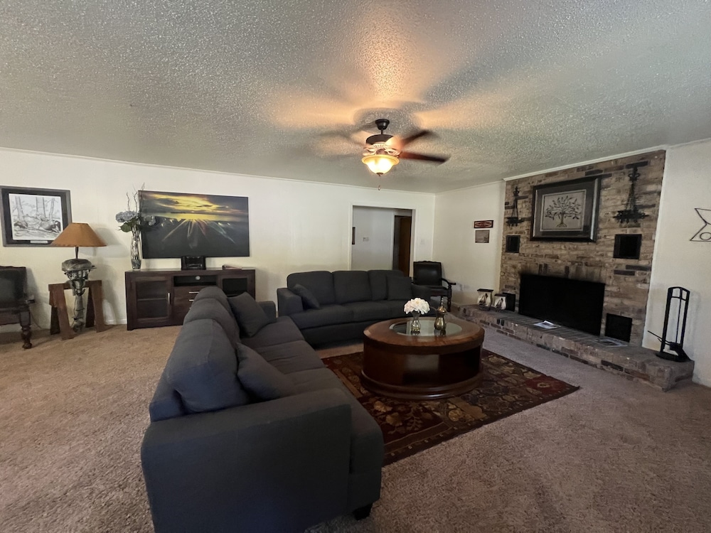 House, 2 Bedrooms photo 1