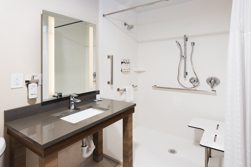 Suite, 1 Bedroom, Accessible Bathtub (Communications, Mobility) - Photo 5