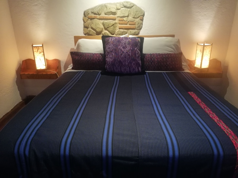 Double Room, 1 Double Bed, Shared Bathroom, Volcano View photo 1