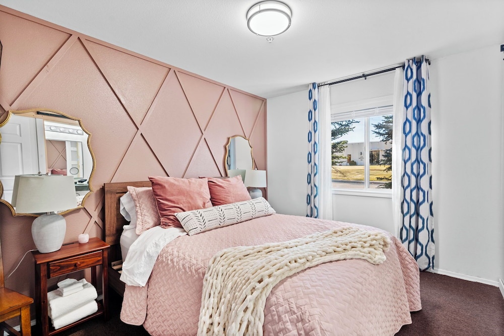 Luxury Room, 1 Queen Bed, Hot Tub