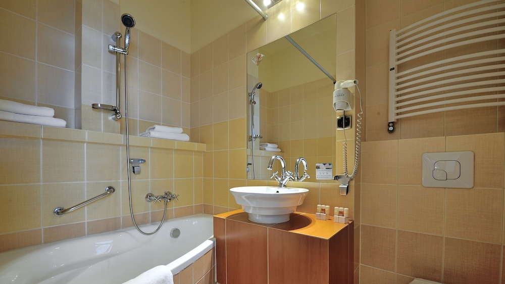 Standard Double Room - Photo 3