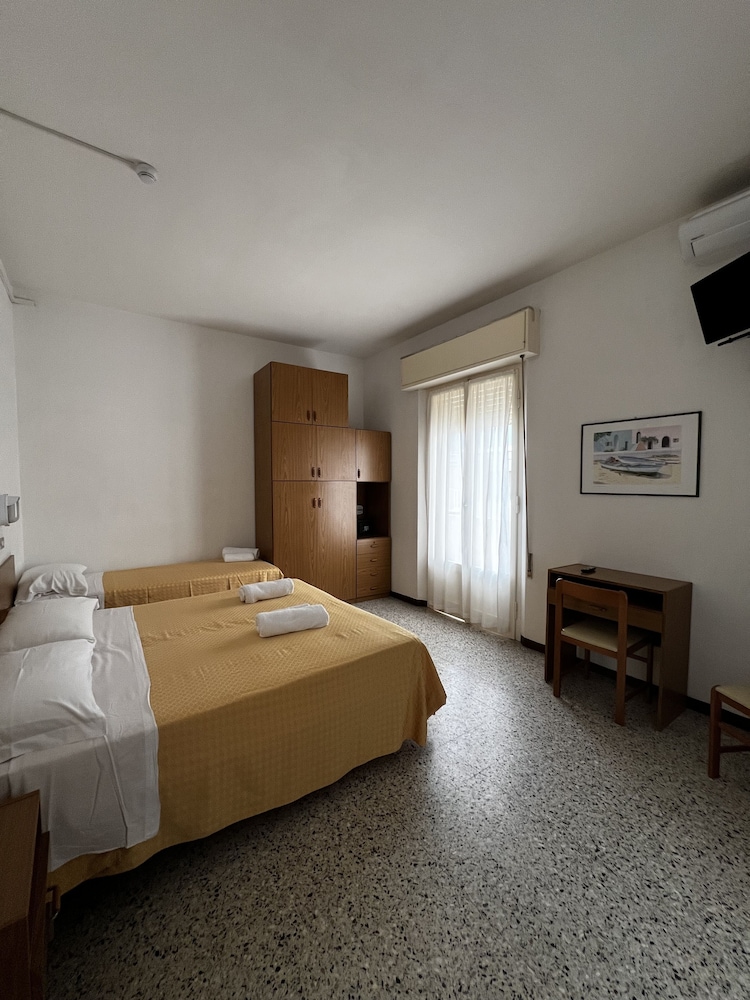 Standard Triple Room - Photo 4