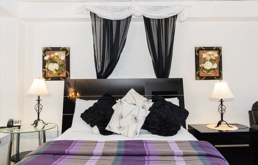 Deluxe Room, 1 Queen Bed, Jetted Tub photo 2