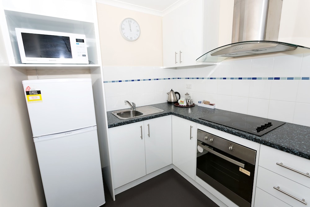 Executive One-Bedroom Apartment - Photo 2