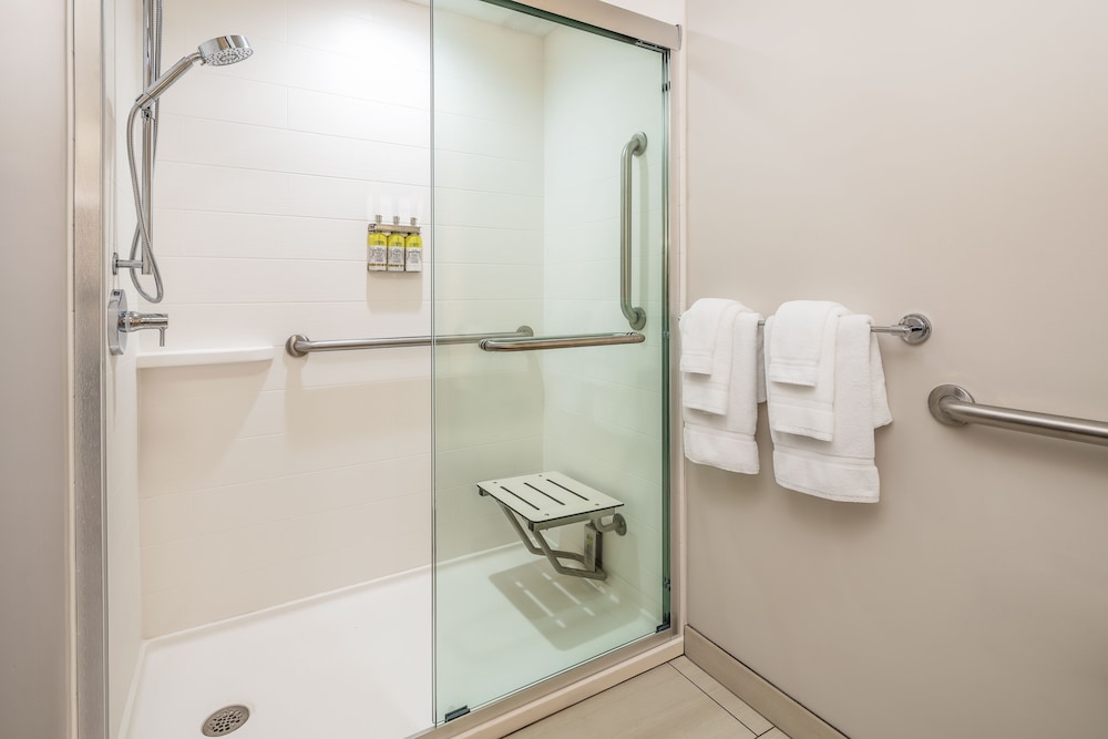 Suite, 2 Queen Beds, Accessible (Mobility) - Photo 7