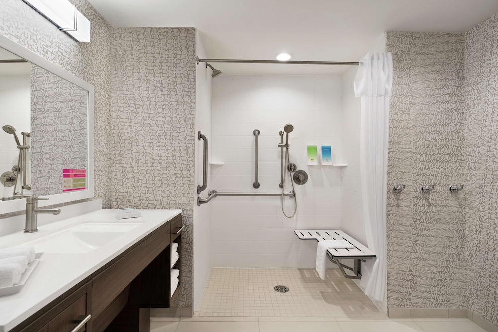Suite, 1 King Bed with Sofa bed (Mobility & Hearing, Roll-in Shower) - Photo 6
