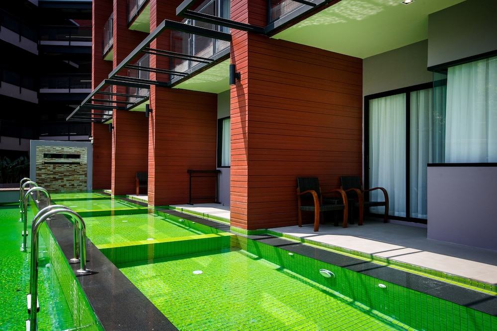Premier Room, Pool Access - Photo 2