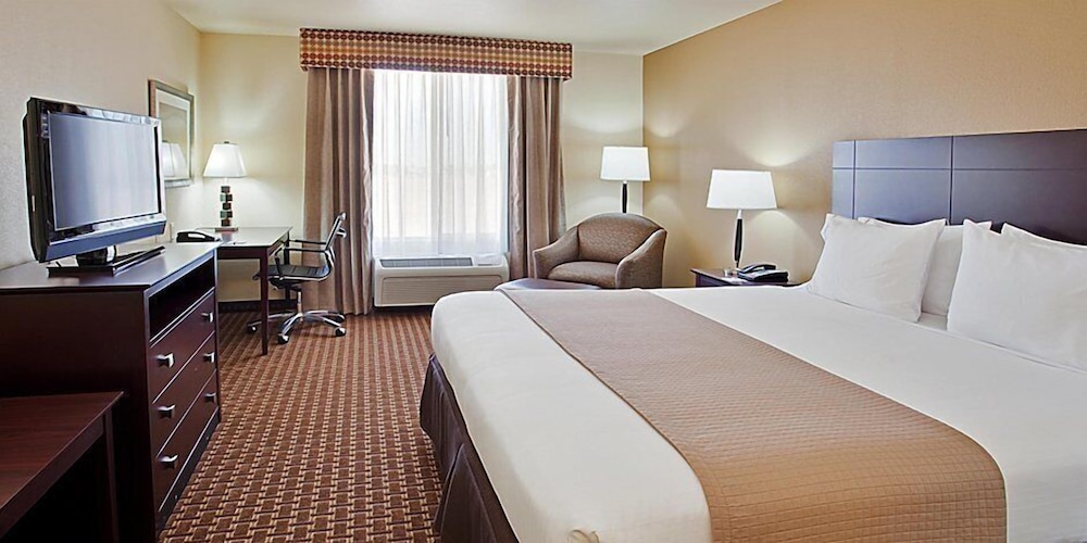 Suite, 1 King Bed, Accessible (Communications, Mobility) - Photo 2