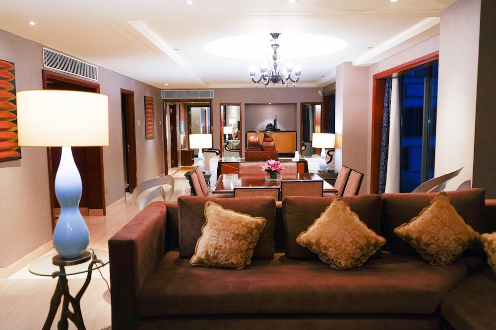 Suite, 1 Bedroom, Club Lounge Access (Dining Area) - Photo 6