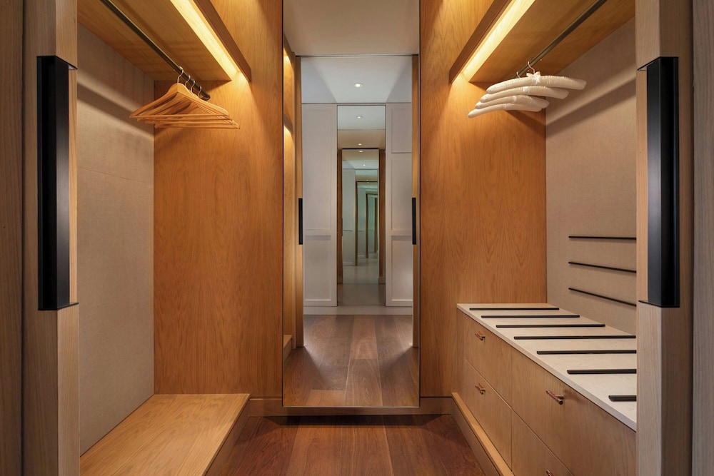 Grand Suite, 1 King Bed, Balcony
