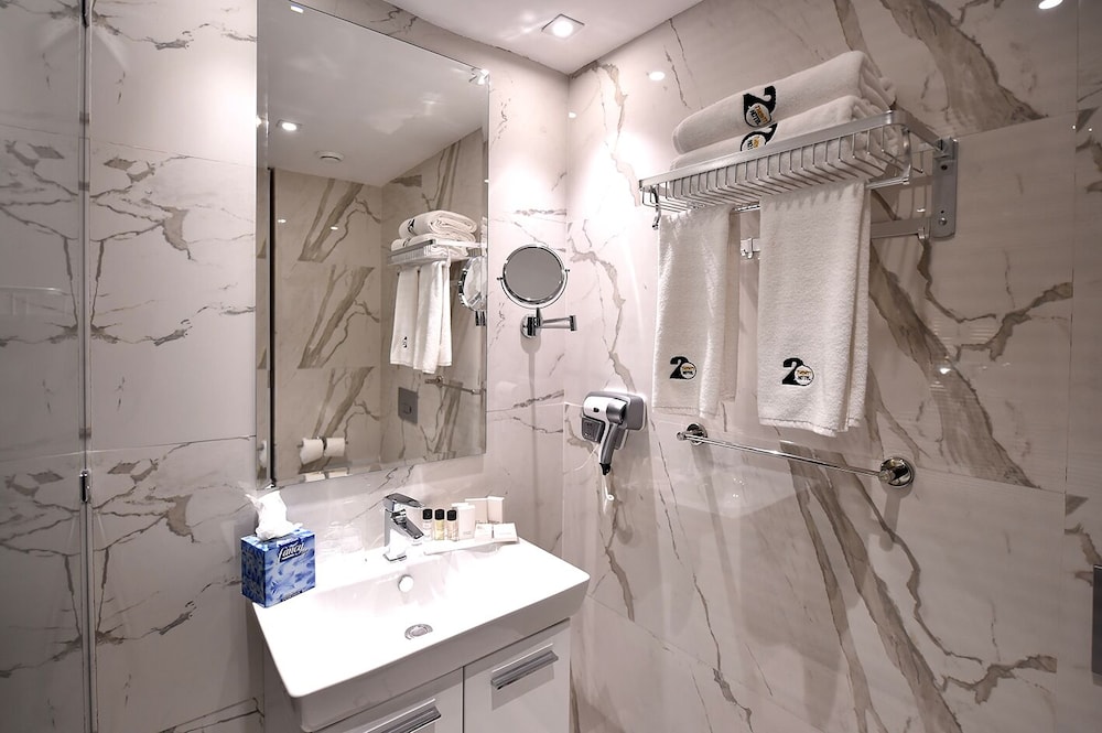 Elite Double Room, Private Bathroom photo 2