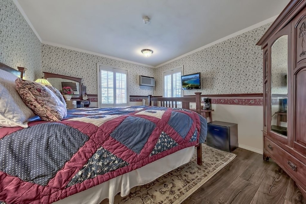Signature Room, 1 Queen Bed (Monte Cristo) photo 1