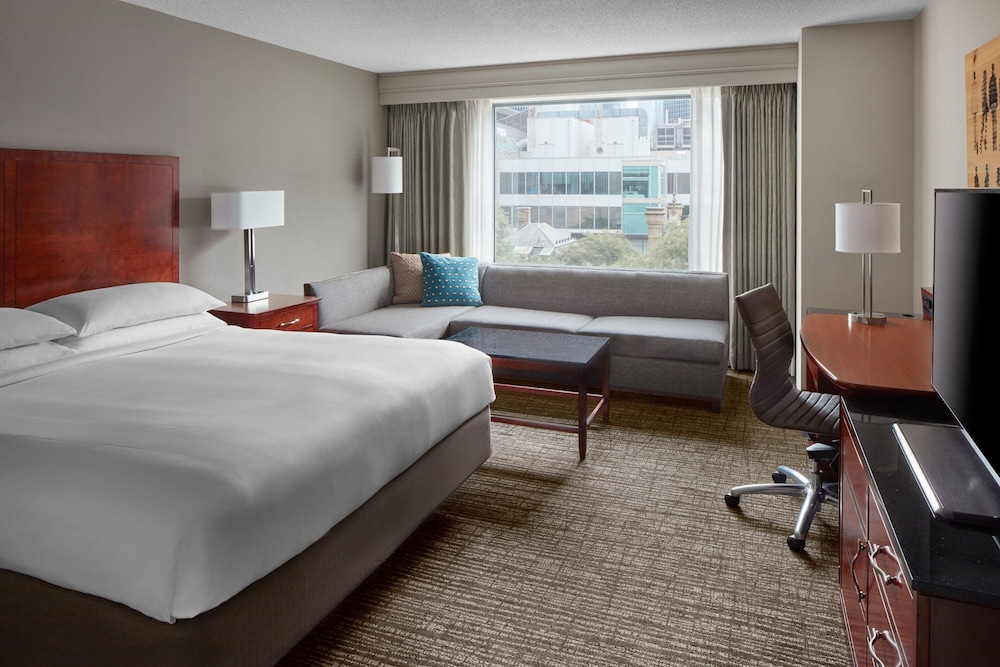 Room, 1 King Bed with Sofa bed thumbnail 6