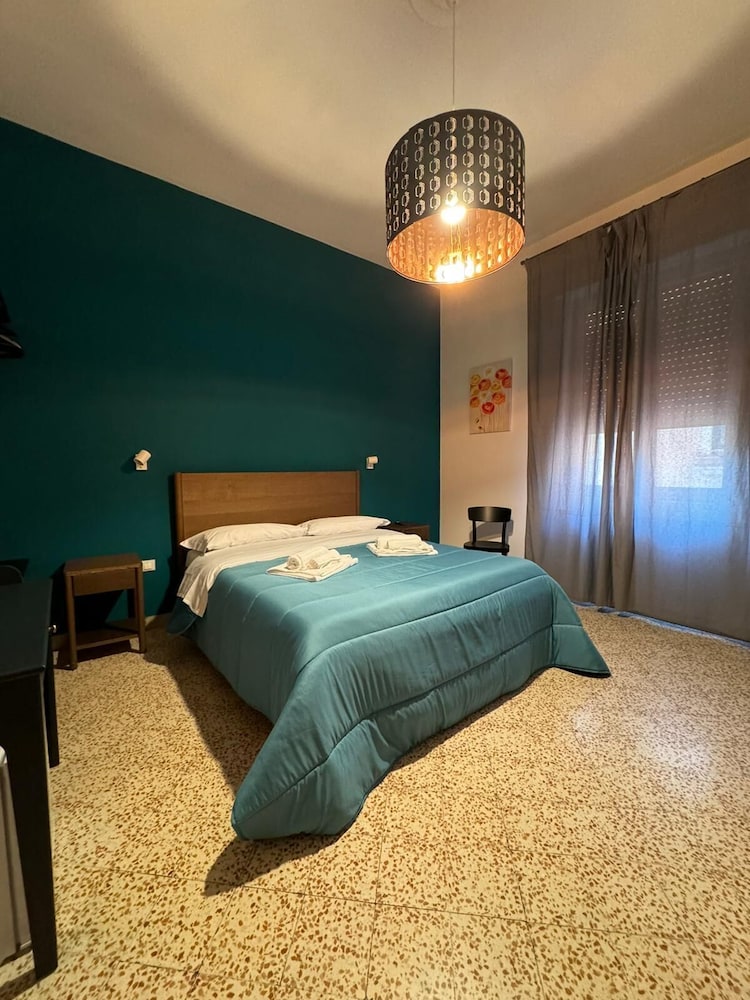 Room (Portanova)