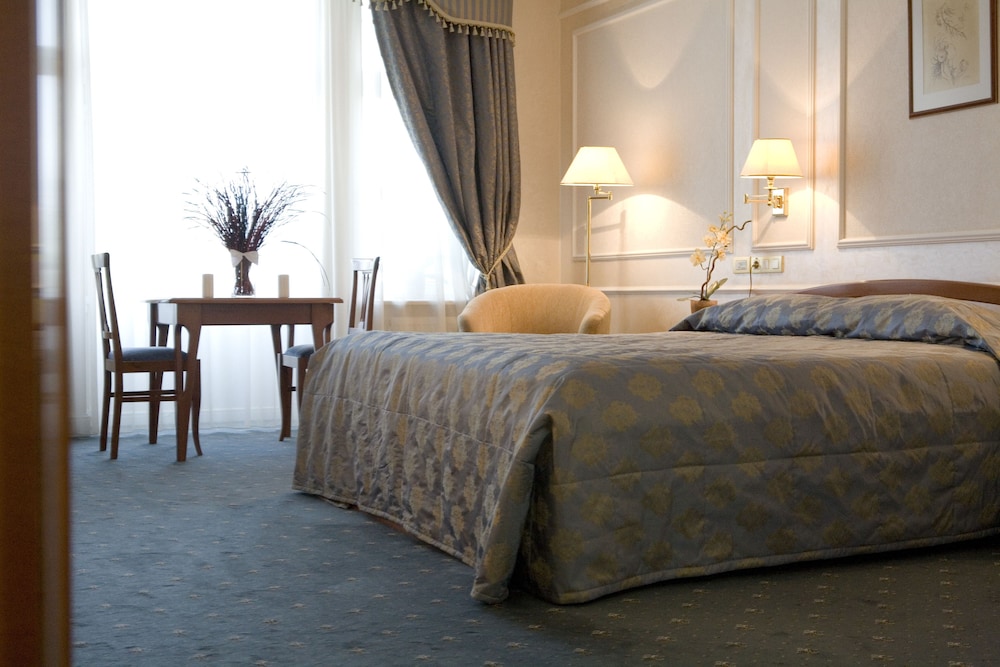 Deluxe Room - City View