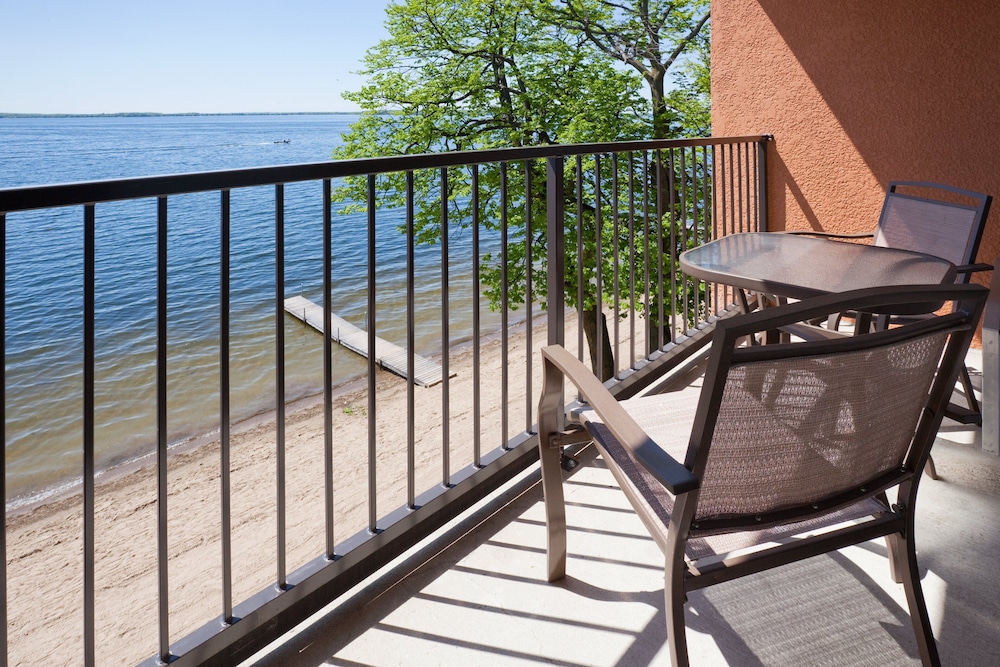 Standard Room, 1 King Bed (Beach Access)