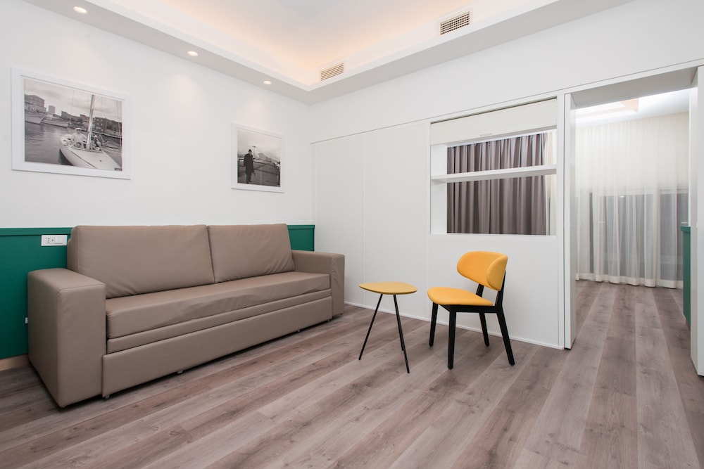 Junior Suite, 1 Double Bed, Jetted Tub
