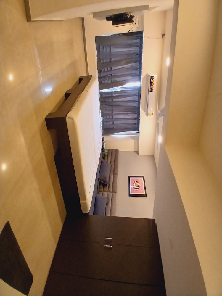 Studio, City View