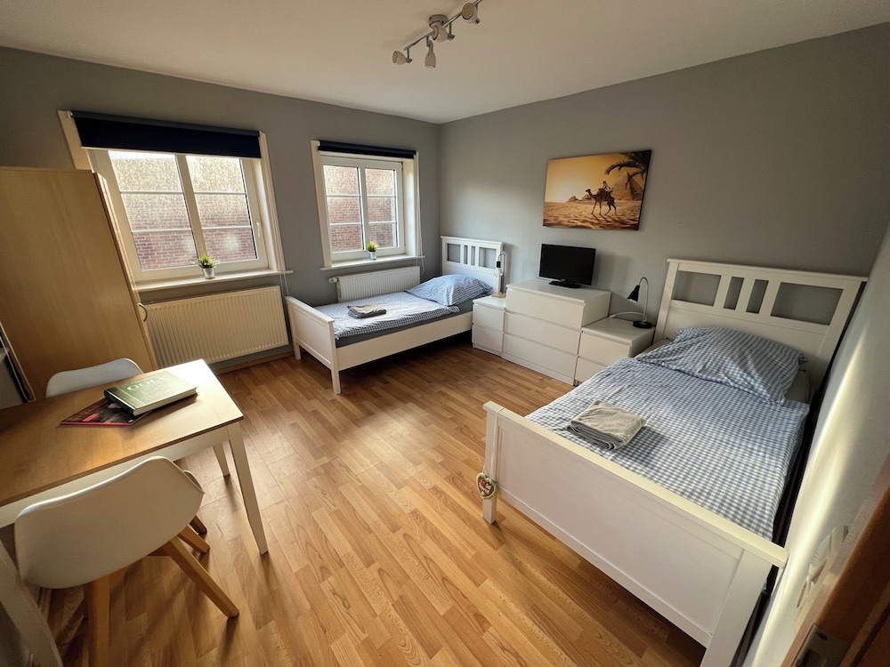 Basic House photo 1