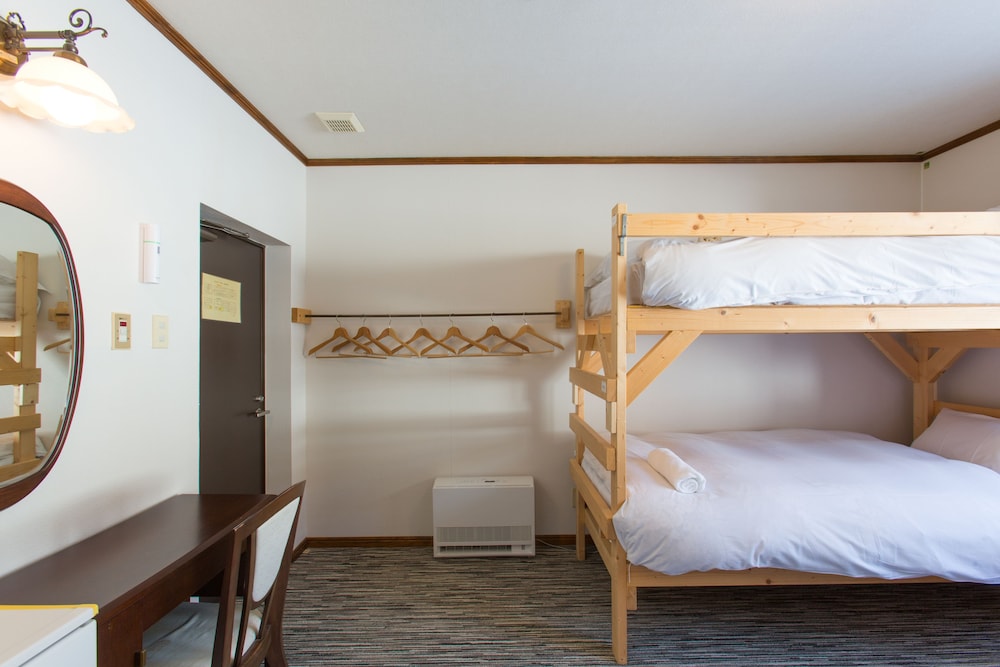 4 Bed Bunk Room (Snowgum Lodge) photo 2