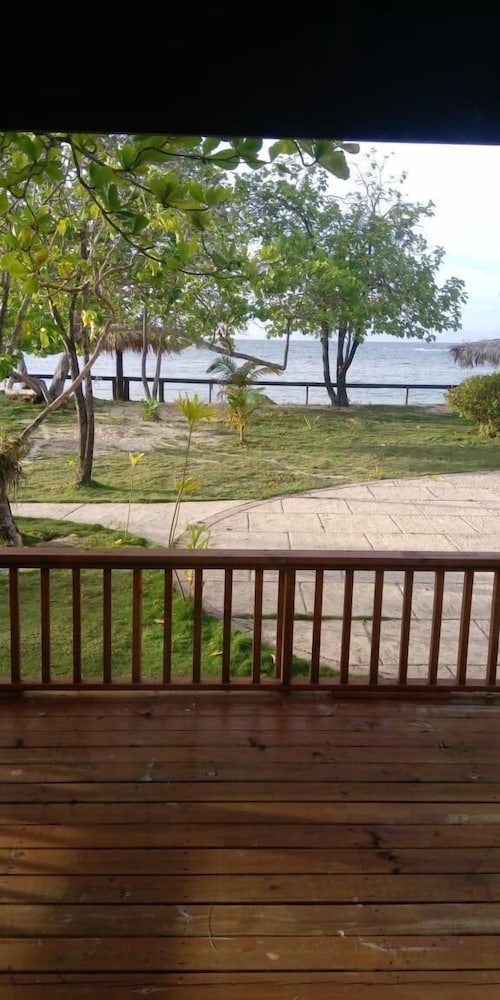 Basic Cabin, 2 Twin Beds, Ocean View, Beachfront photo 2