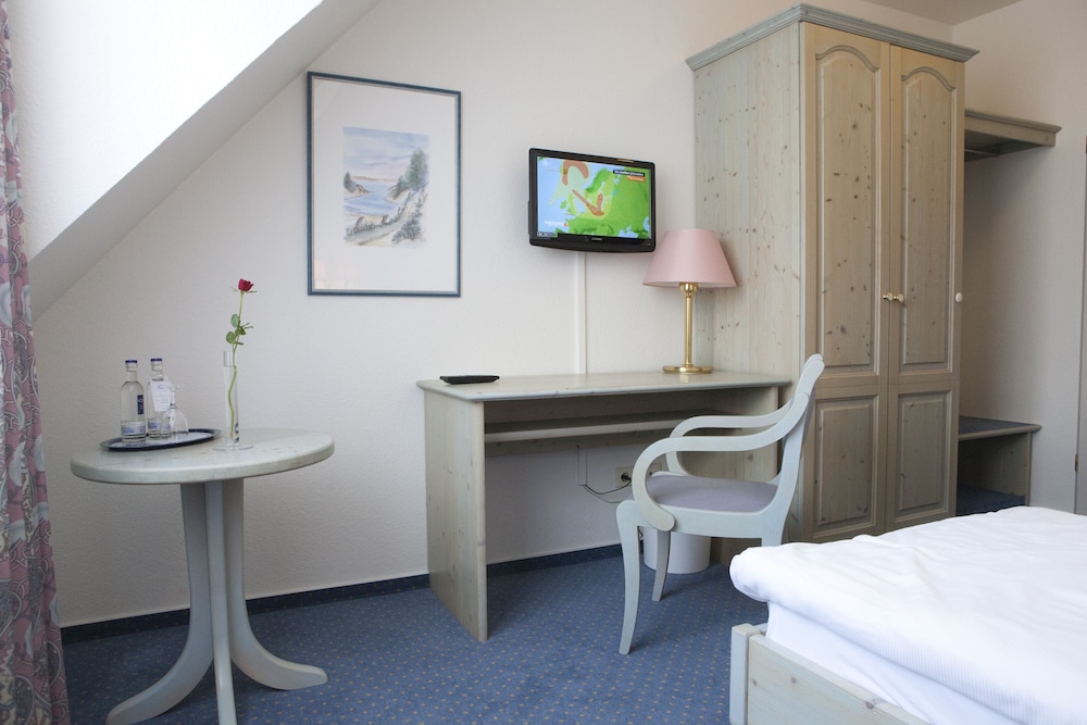 Basic Single Room photo 2