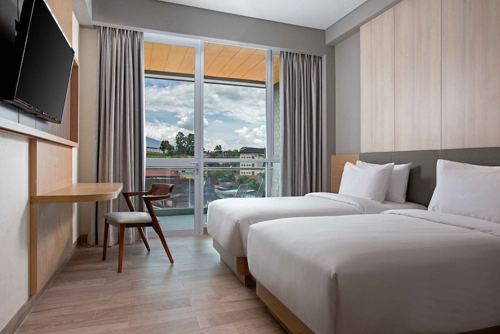Deluxe Room, Balcony - Photo 3